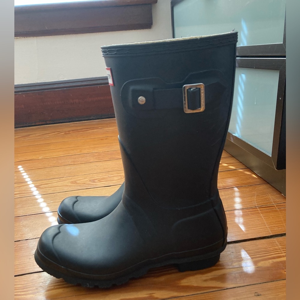 Tall matte black Hunter boots, waterproof. Size 7 men, 8 for female.